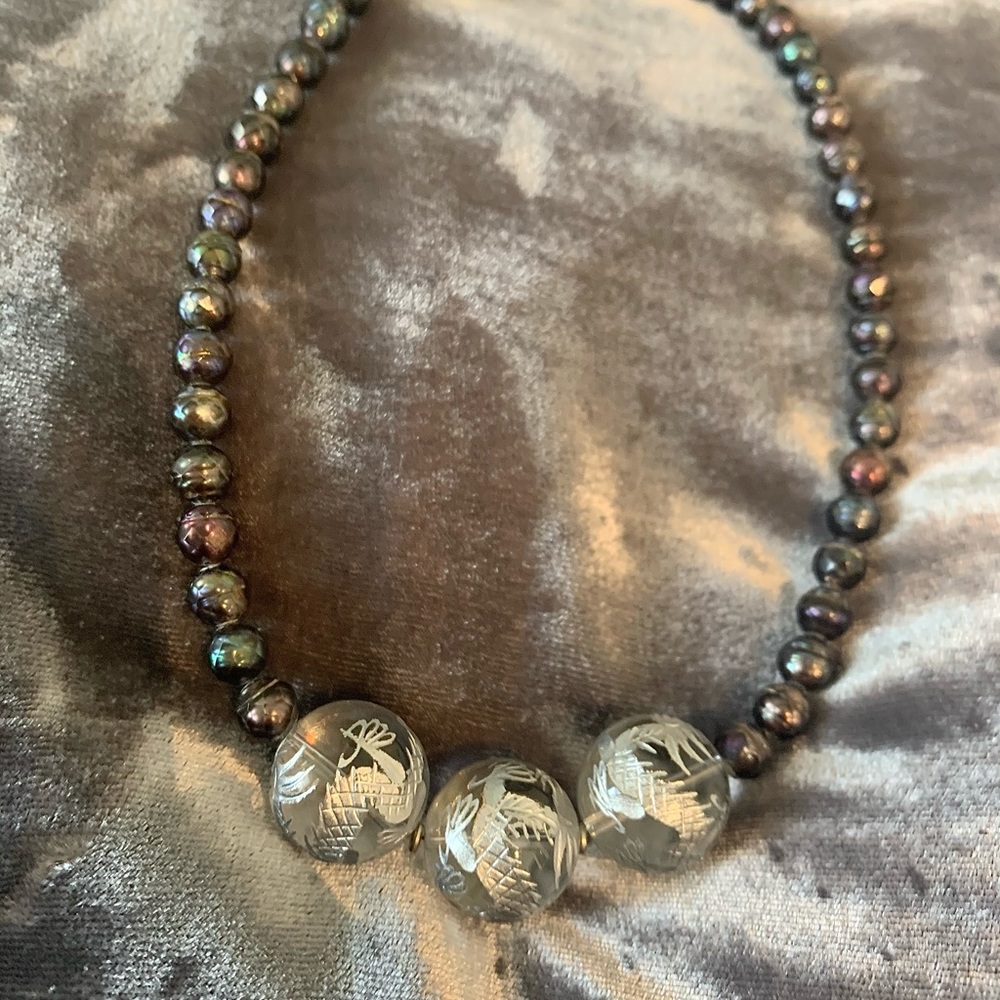 Mima black pearl and dragon bead necklace ❤️